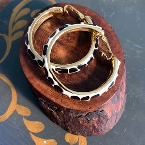 KJL Kenneth Jay Lane clip on animal print earrings. Very on trend. So Fetch